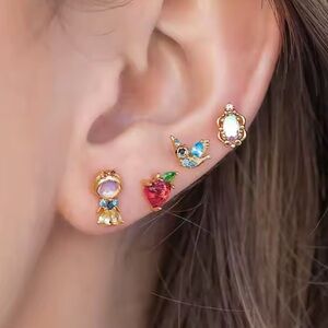 Disney’s Snow White Stud Earrings Set- Gold